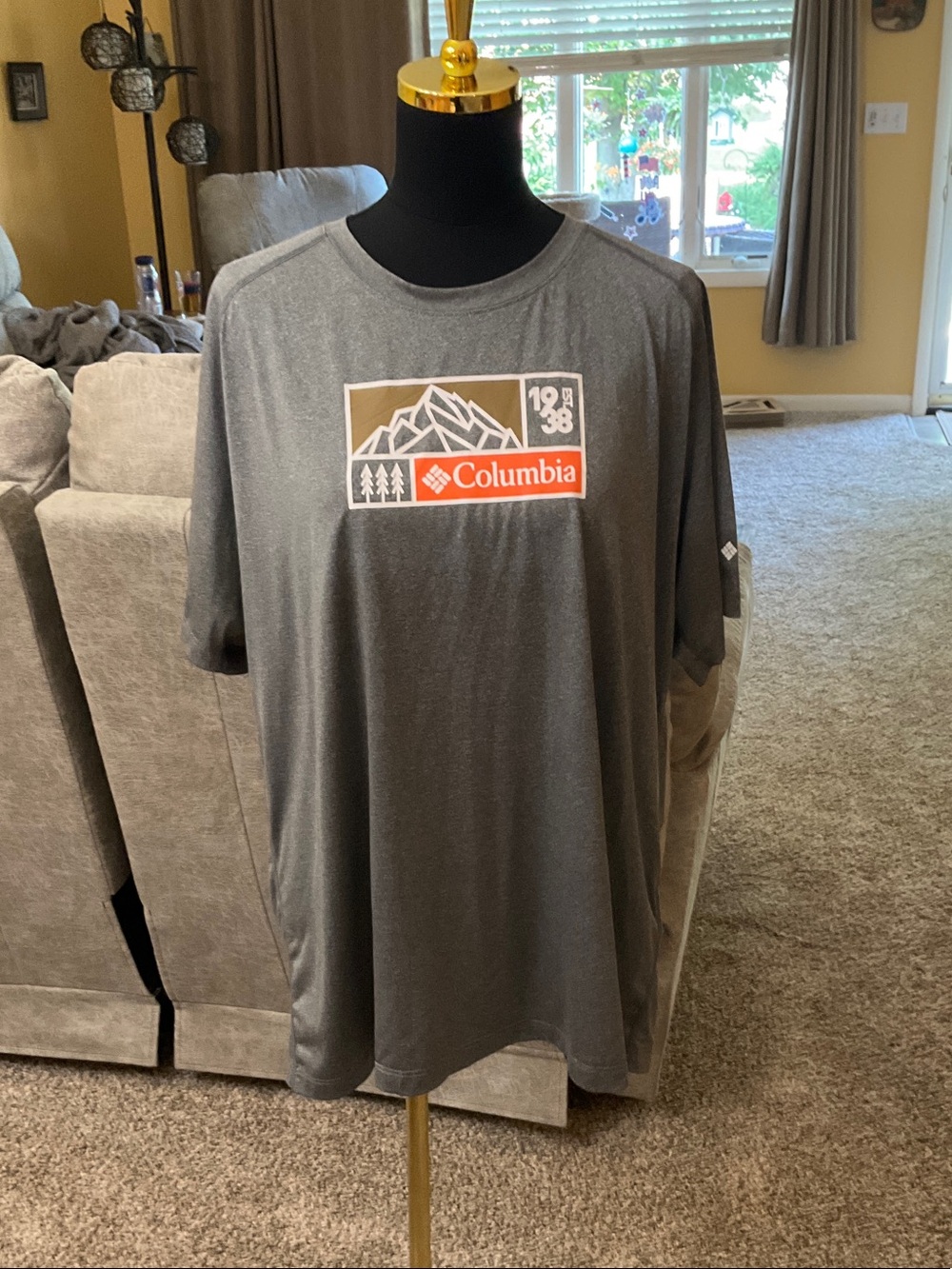 Columbia Men’s Size XL Short Sleeve Tee, Excellent Condition